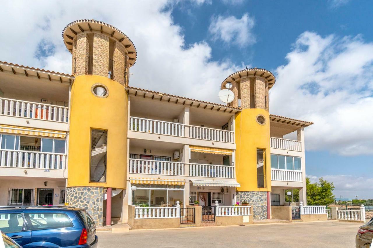 Best House Rubi Orihuela Exterior photo