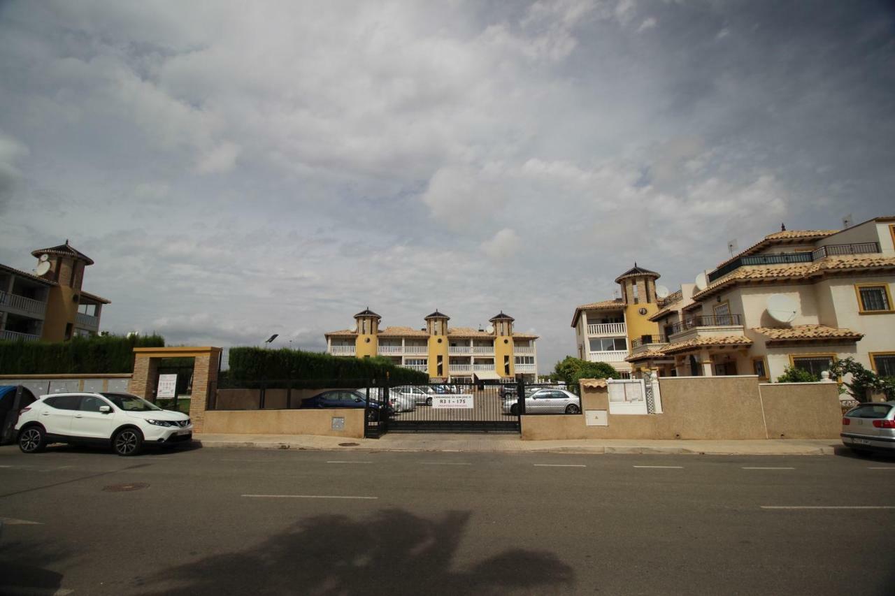 Best House Rubi Orihuela Exterior photo