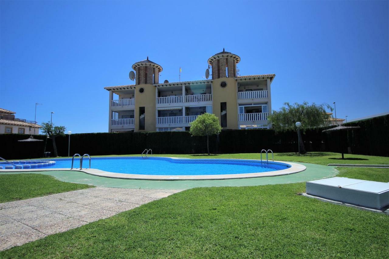 Best House Rubi Orihuela Exterior photo