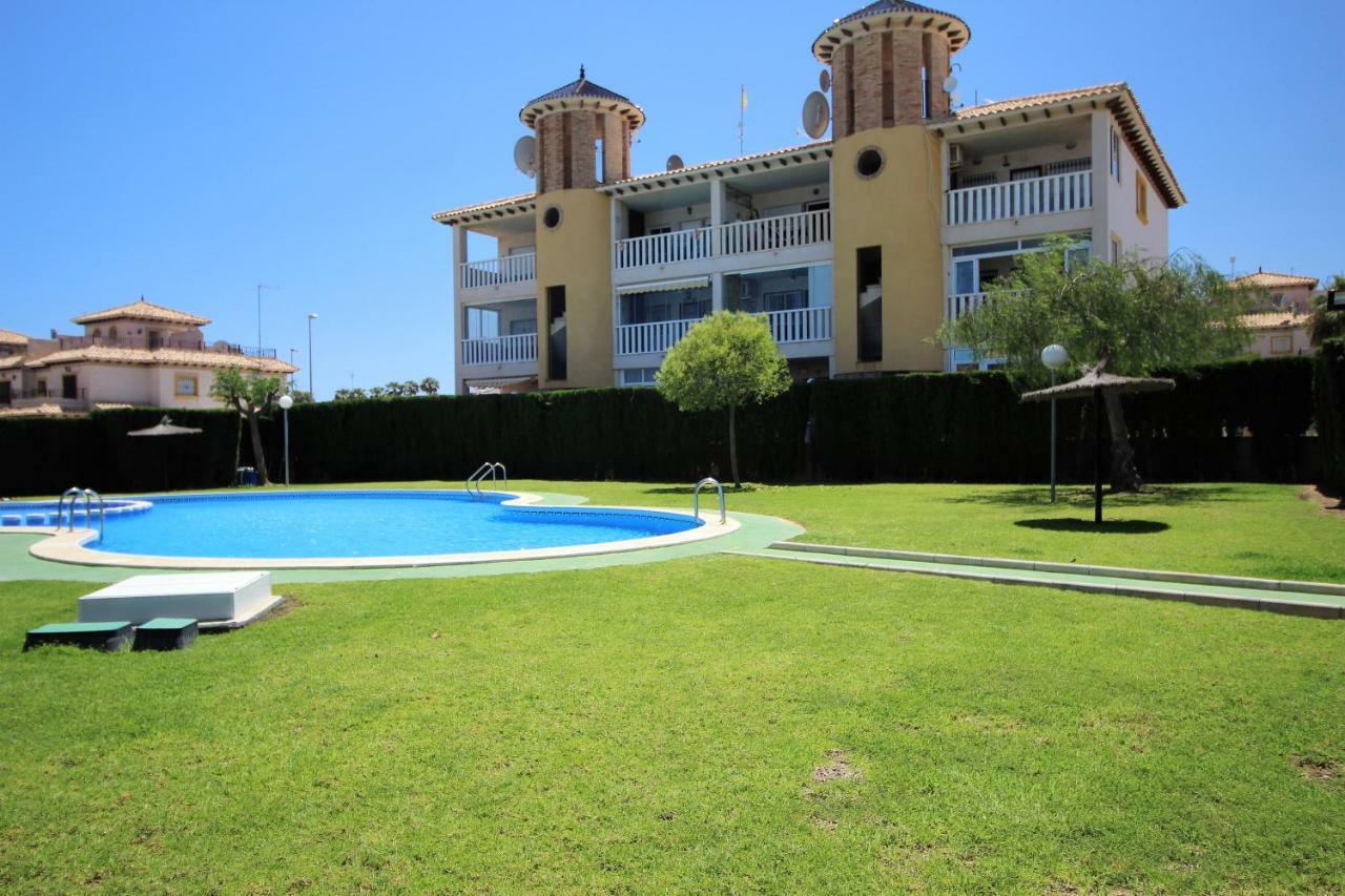 Best House Rubi Orihuela Exterior photo